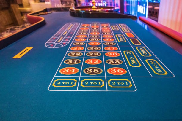 rp33 app showing live-dealer blackjack table with real-time video stream